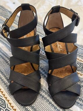 Splendid Black Crisscross Strappy Heels